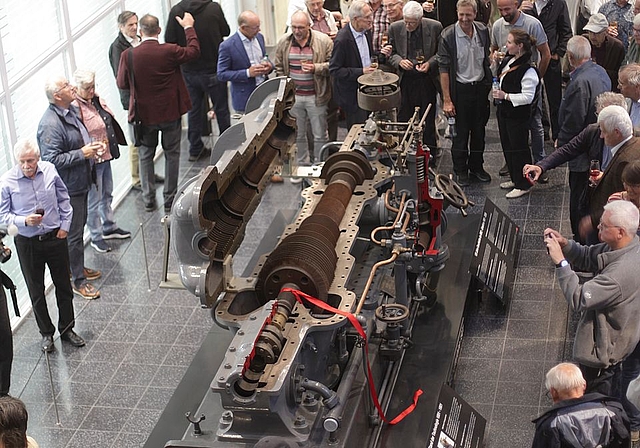 Der offizielle Einweihungsakt der Urturbine stiess auf reges Interesse.