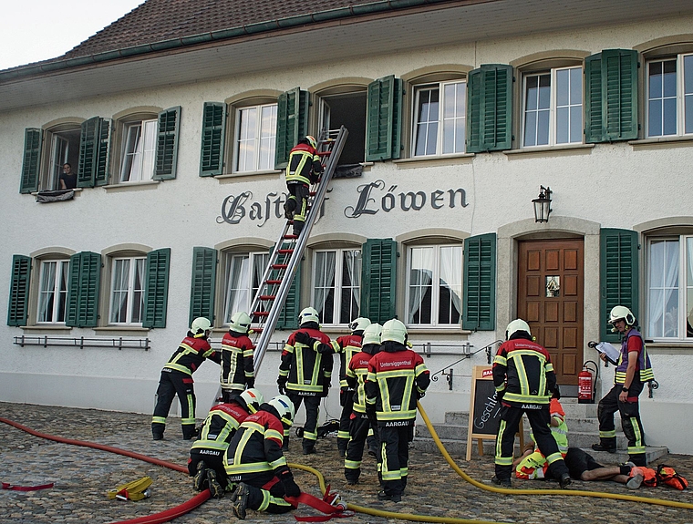 Die Feuerwehr Untersiggenthal demonstrierte ihre Bereitschaft im Ernstfall.Bild: PG
