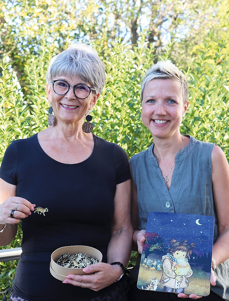 Maja Weber und Bettina Schwarz haben ein Bilderbuch für Kinder zum Thema Räbeliechtli verfasst.Bild: isp