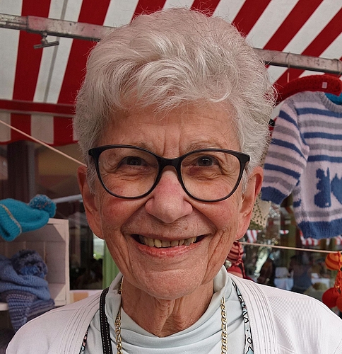 Gertrud Suter, Untersiggenthal: «Ich wohne seit einem Jahr hier und empfinde es als schöne Genugtuung, dass ich mit den Händen Collagenkarten oder Stricksachen fertigen kann. So bin ich nicht nur zum Warten verurteilt, sondern habe eine positive B Gertrud Suter, Untersiggenthal: «Ich wohne seit einem Jahr hier und empfinde es als schöne Genugtuung, dass ich mit den Händen Collagenkarten oder Stricksachen fertigen kann. So bin ich nicht nur zum Warten verurteilt, sondern habe eine positive Beschäftigung.»