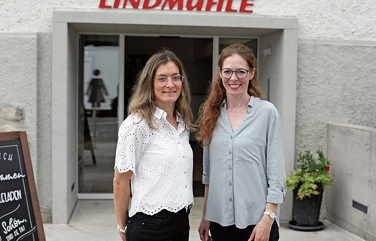 Jeannine Lehmann und Fiona-Weber Lehmann führen die Lindmühle in Birmenstorf in siebter Generation.Bild: sim