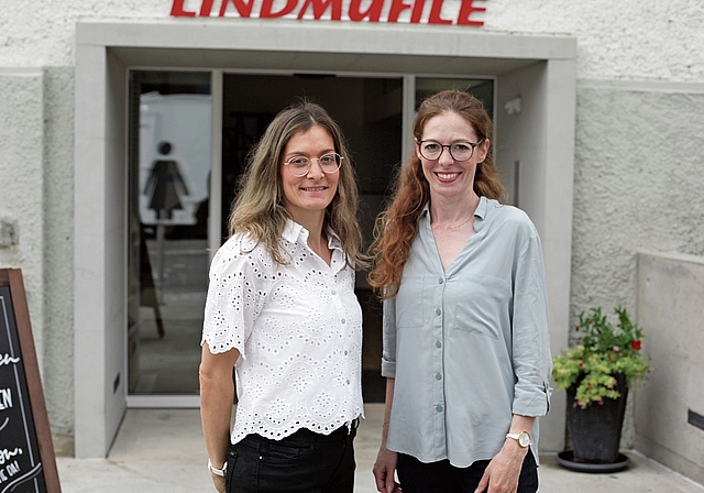 Jeannine Lehmann und Fiona-Weber Lehmann führen die Lindmühle in Birmenstorf in siebter Generation.Bild: sim