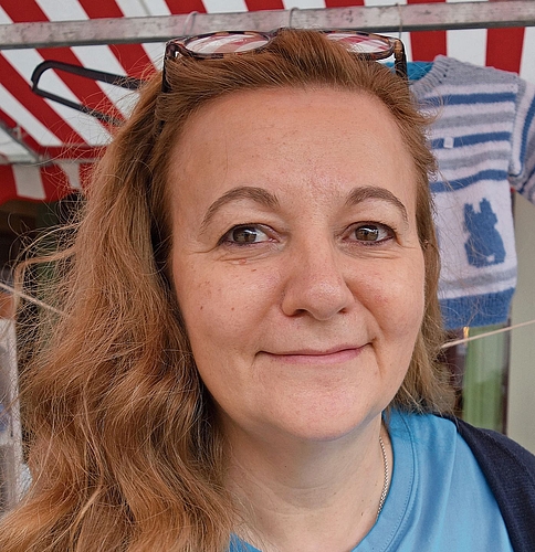 Anita Zimmermann, Ehrendingen: «Ich bin Leiterin der Aktivierung und verkaufe mit den Bewohnenden deren selbst gemachte Sachen. Es freut uns sehr, dass so viel gekauft wurde. Es ist für Menschen wichtig, dass sie kreativ sein und etwas bewegen kön Anita Zimmermann, Ehrendingen: «Ich bin Leiterin der Aktivierung und verkaufe mit den Bewohnenden deren selbst gemachte Sachen. Es freut uns sehr, dass so viel gekauft wurde. Es ist für Menschen wichtig, dass sie kreativ sein und etwas bewegen können.»