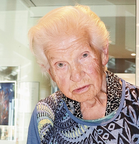 Hedwig Peterhans-Vogel, AZB-Bewohnerin: «Schön, dass heute so viele Interessierte uns besuchen. Die Attraktionen werde ich mir jetzt in aller Ruhe anschauen und sicher das eine oder andere ausprobieren. Ich freue mich auf den Auftritt der Dance-Kid Hedwig Peterhans-Vogel, AZB-Bewohnerin: «Schön, dass heute so viele Interessierte uns besuchen. Die Attraktionen werde ich mir jetzt in aller Ruhe anschauen und sicher das eine oder andere ausprobieren. Ich freue mich auf den Auftritt der Dance-Kids.»