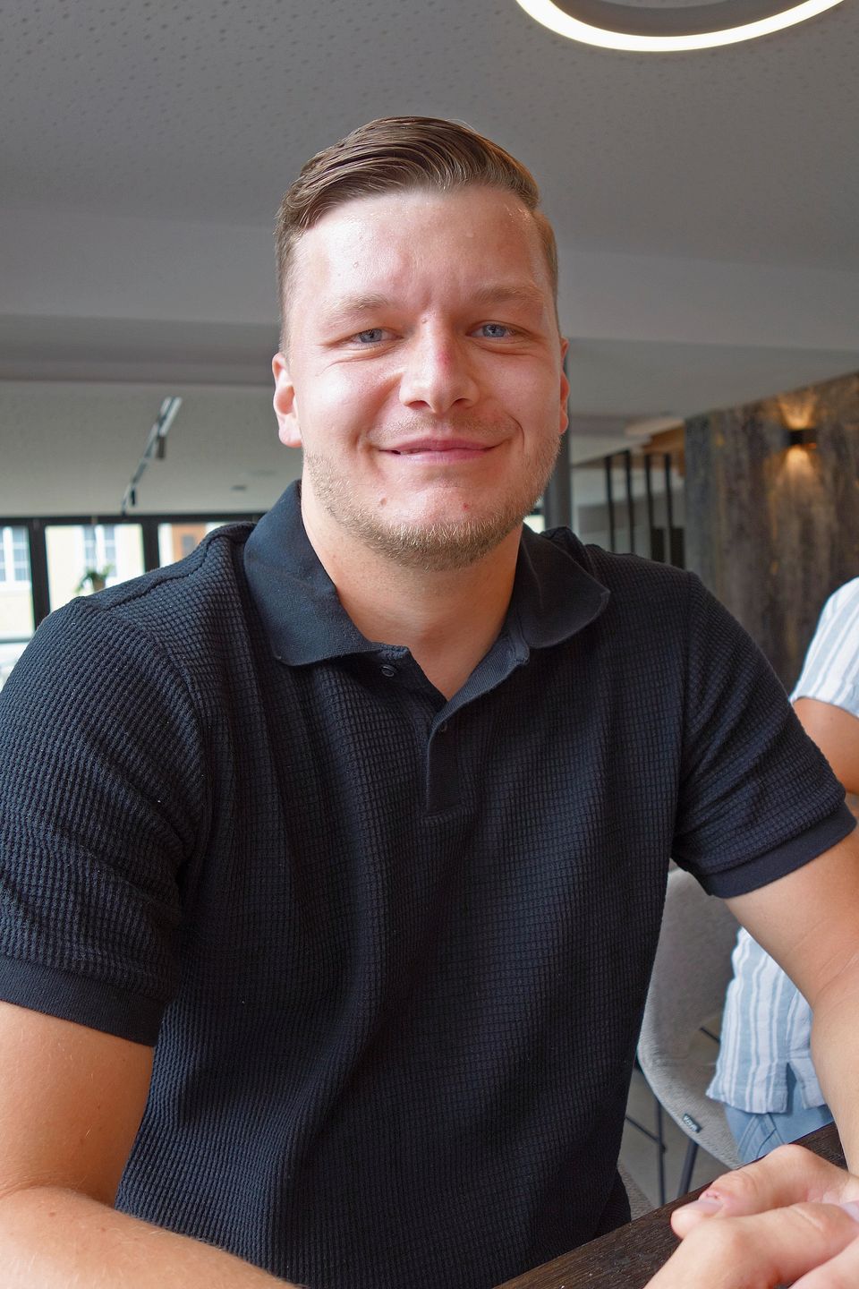 Kevin Bamberger, Bad Zurzach: «Ich bin ein Kollege von Noel und Michel Baumgartner, somit ist es selbstverständlich, dass ich mit meiner Freundin und Kollegen hier bin. Der Neubau ist super schön geworden. Natürlich haben wir den Rundgang mitgema Kevin Bamberger, Bad Zurzach: «Ich bin ein Kollege von Noel und Michel Baumgartner, somit ist es selbstverständlich, dass ich mit meiner Freundin und Kollegen hier bin. Der Neubau ist super schön geworden. Natürlich haben wir den Rundgang mitgemacht.»