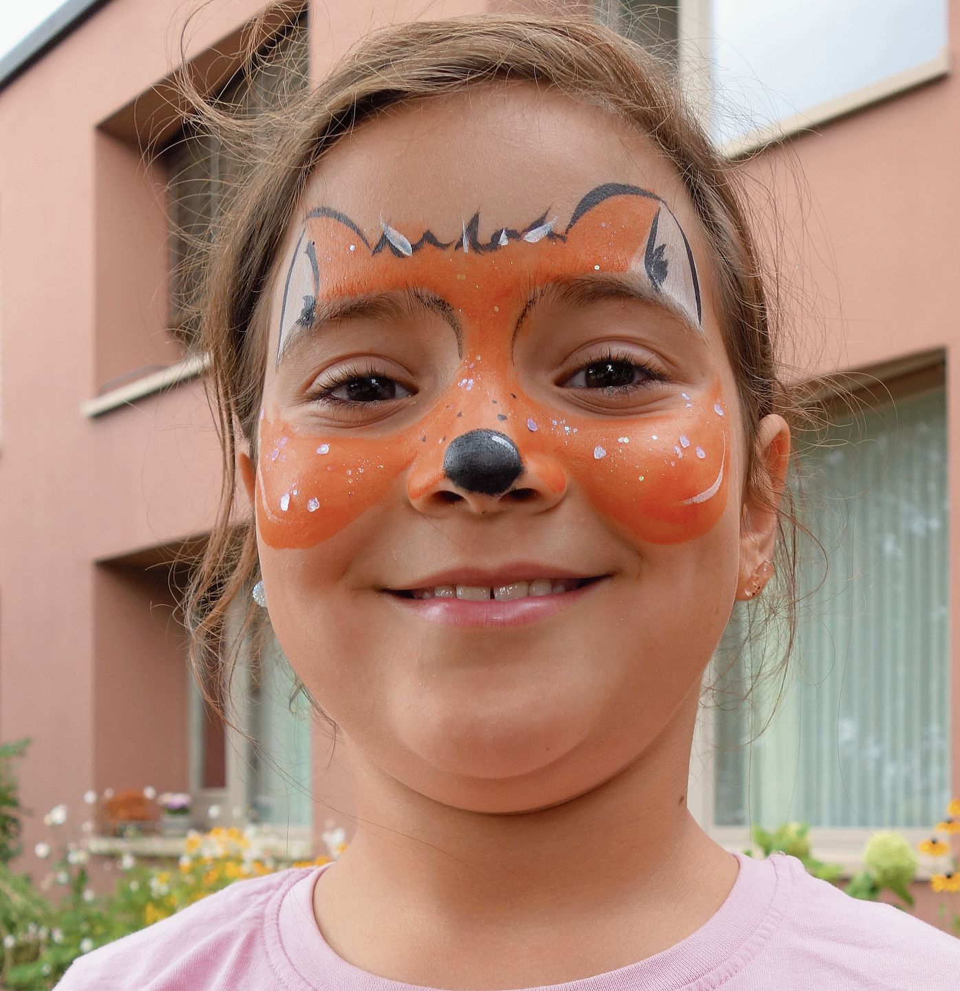 Alkmini, Windisch: «Ich war mit meiner Familie vorher in der Landi. Dort habe ich den Flyer für das Sunnhalde-Fäscht gesehen und wollte unbedingt hin, um mir ein Füchsli schminken zu lassen. Ich habe der Frau gesagt, dass es mir sehr gut gefalle. Alkmini, Windisch: «Ich war mit meiner Familie vorher in der Landi. Dort habe ich den Flyer für das Sunnhalde-Fäscht gesehen und wollte unbedingt hin, um mir ein Füchsli schminken zu lassen. Ich habe der Frau gesagt, dass es mir sehr gut gefalle.»