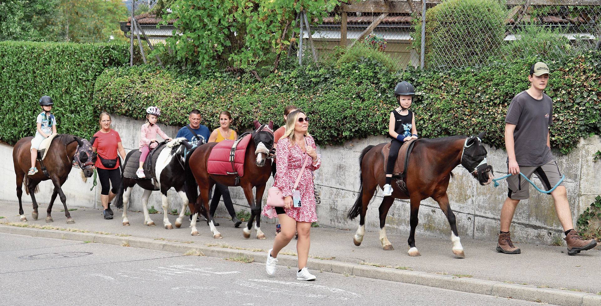 Das Ponyreiten begeisterte am Jubiläumsfest vor allem die Kinder.Bilder: Isabel Steiner Peterhans Das Ponyreiten begeisterte am Jubiläumsfest vor allem die Kinder.Bilder: Isabel Steiner Peterhans