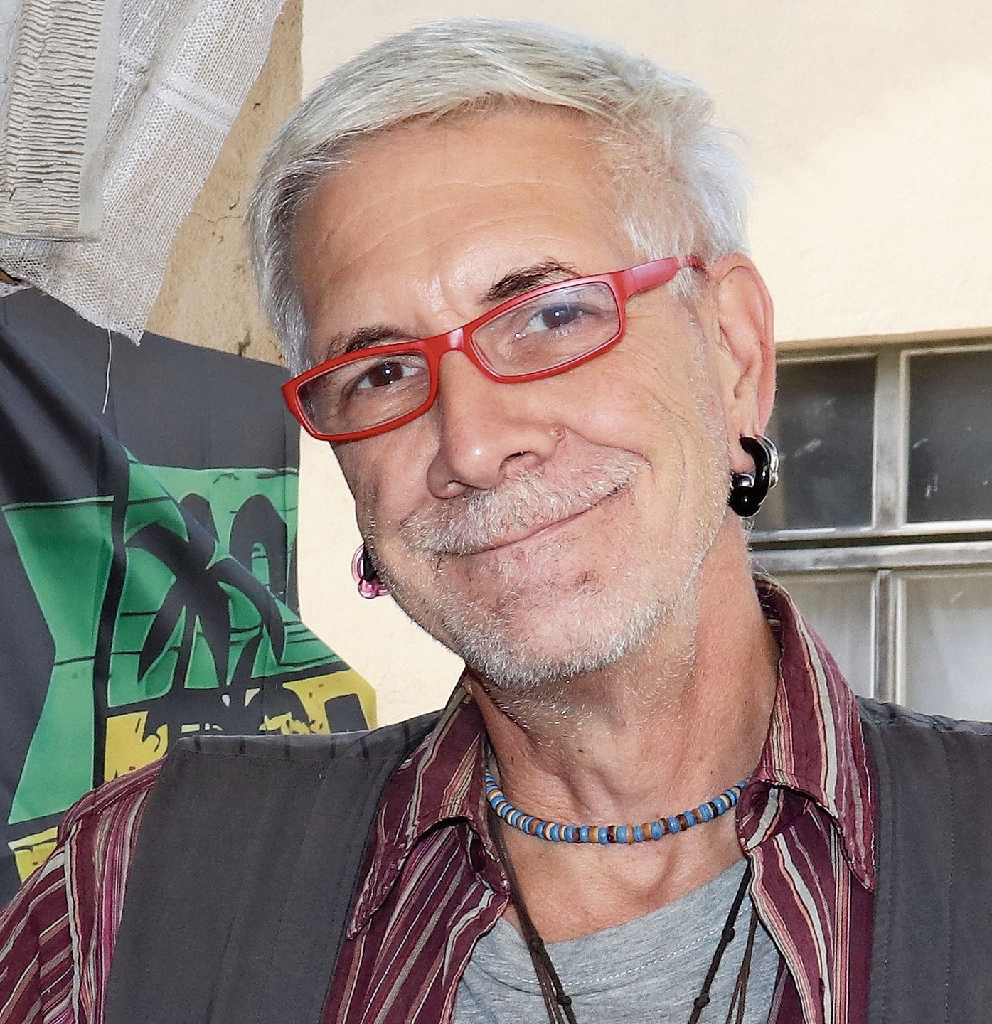 Lui(gi) Rosa, Neuenhof: «Ich bin seit Anbeginn mit meinem Stand dabei. Das Oederlin-Areal zieht mich einfach magisch an. Im Angebot habe ich neue sowie ‹recycelte› Kerzen, die ich selbst mache. Die Totenkopfkerzen sind zurzeit der Renner. Man so Lui(gi) Rosa, Neuenhof: «Ich bin seit Anbeginn mit meinem Stand dabei. Das Oederlin-Areal zieht mich einfach magisch an. Im Angebot habe ich neue sowie ‹recycelte› Kerzen, die ich selbst mache. Die Totenkopfkerzen sind zurzeit der Renner. Man soll alten Wachs nie wegwerfen, sondern mir abgeben. Ich mache Kunstwerke daraus.»